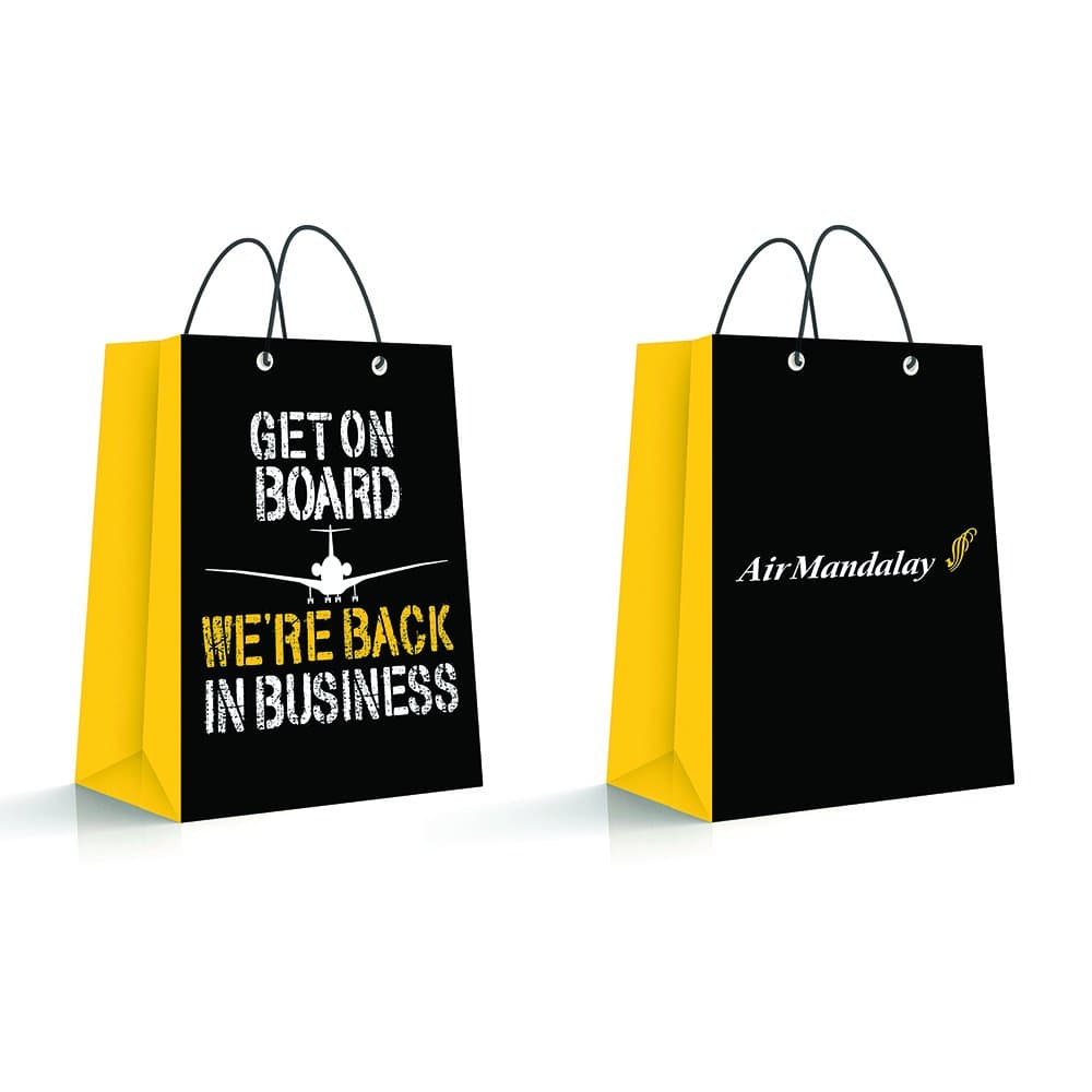 Campaign shopping bags in black and gold