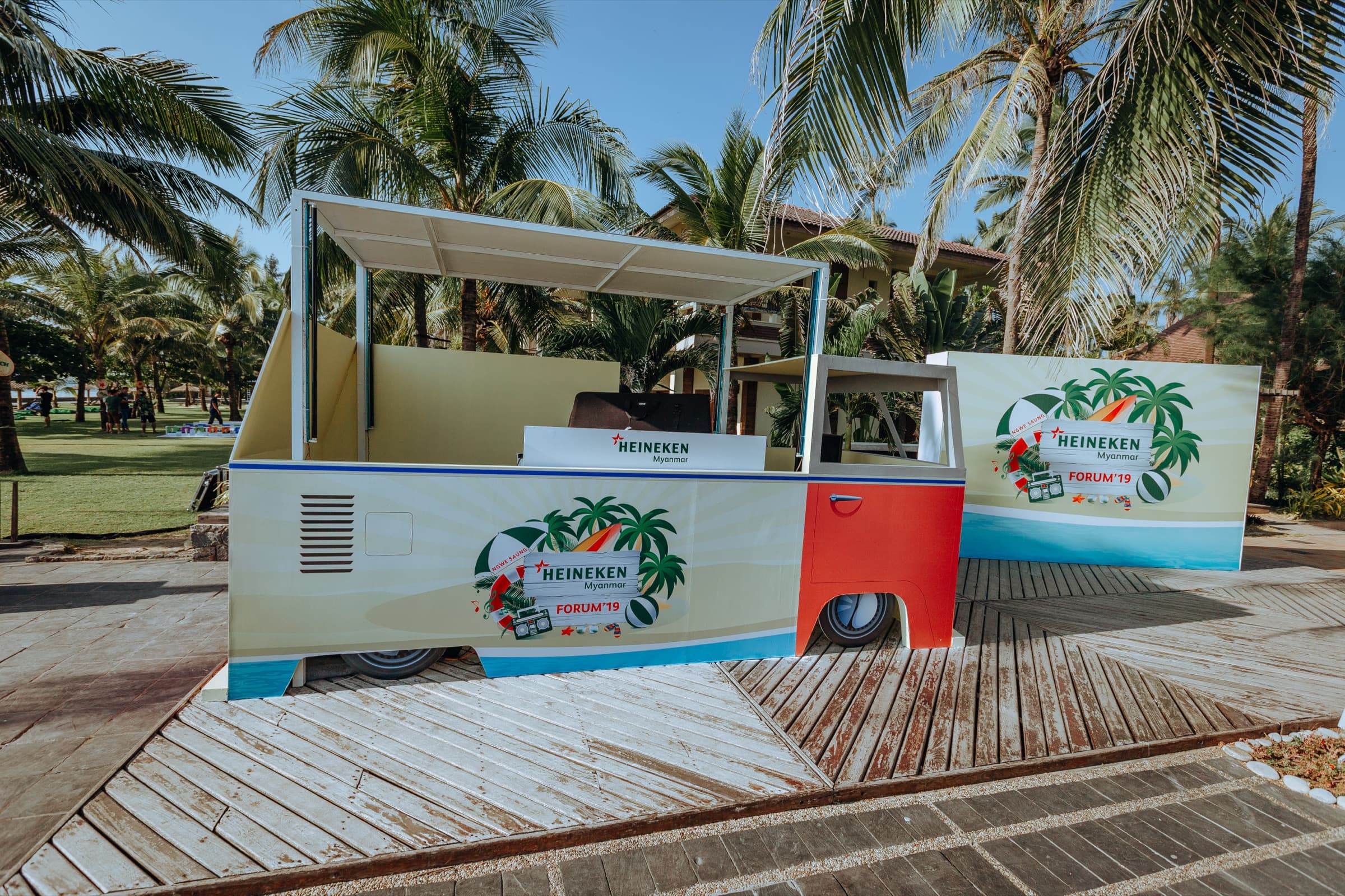 Heineken Forum '19 — custom VW-bus DJ booth