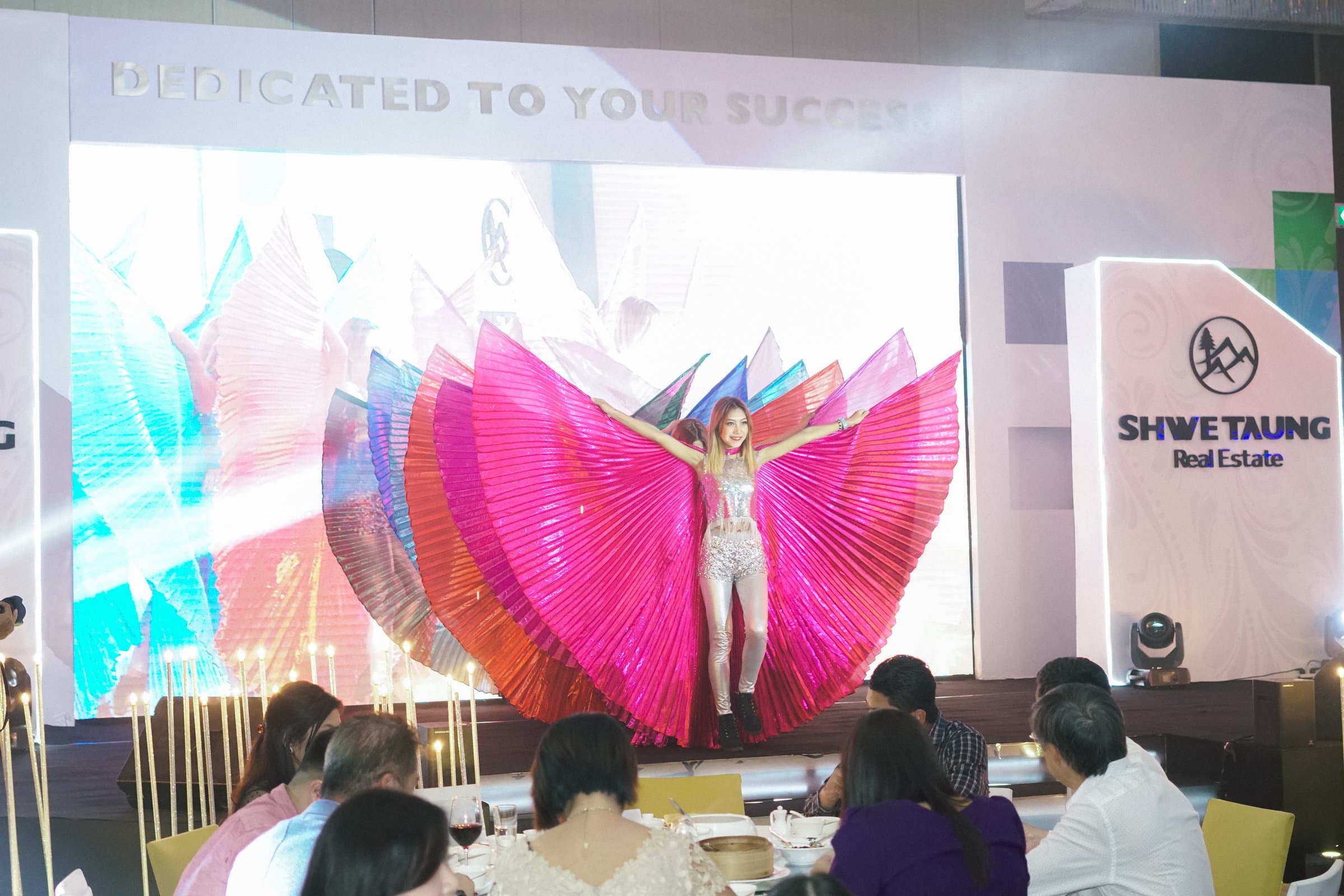 Fashion show on the retail-event runway