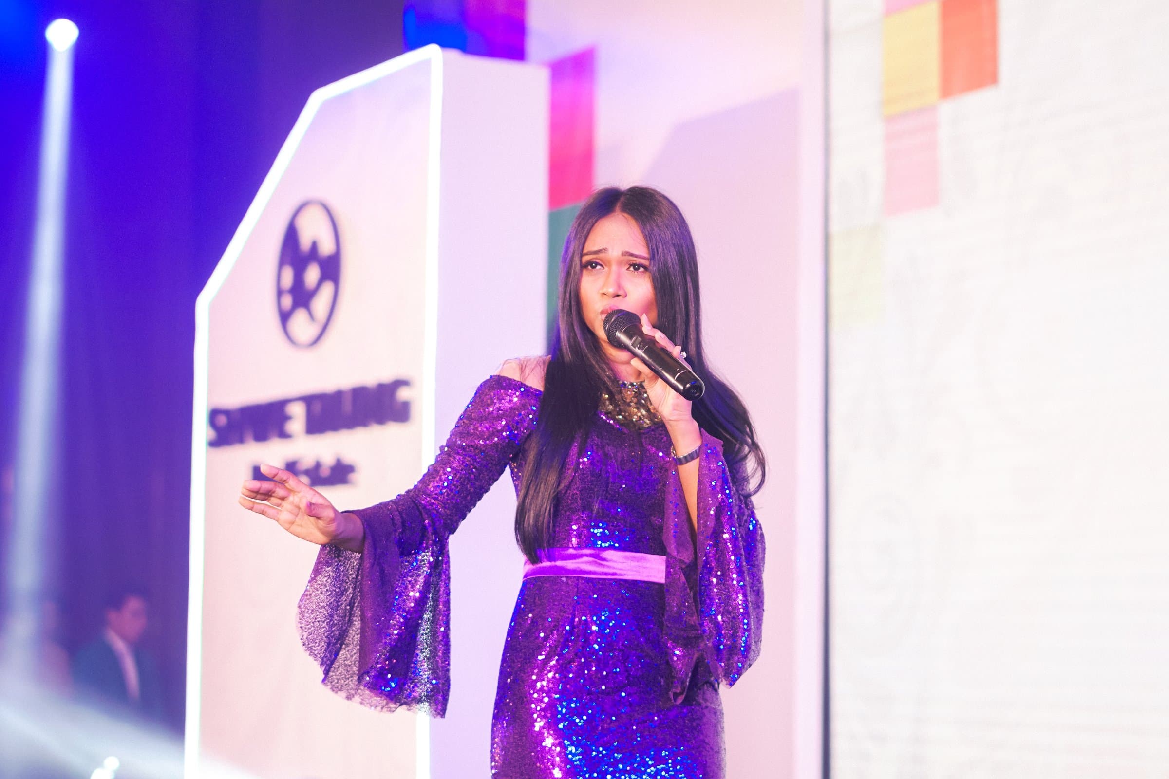 Performance on the retail-event stage
