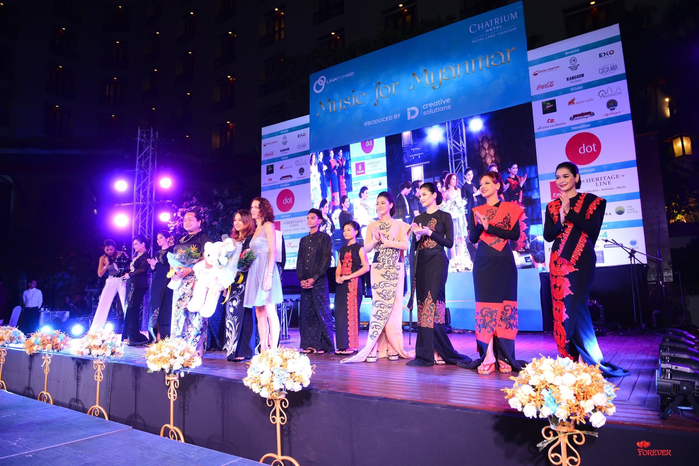 Fashion-show finale on the concert stage
